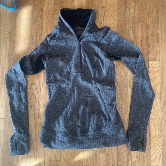 Lululemon Half zip, zip pocket, thumb holes and foldable to mitten size 4 - Picture 1 of 8
